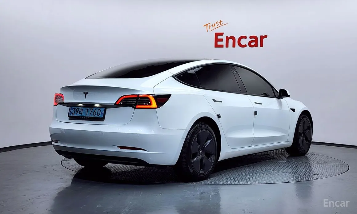 Фото 2 - Tesla Model 3