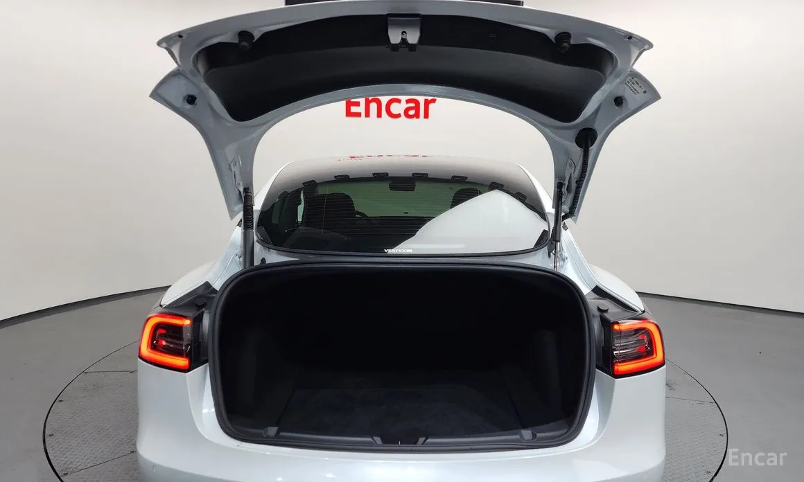 Фото 20 - Tesla Model 3