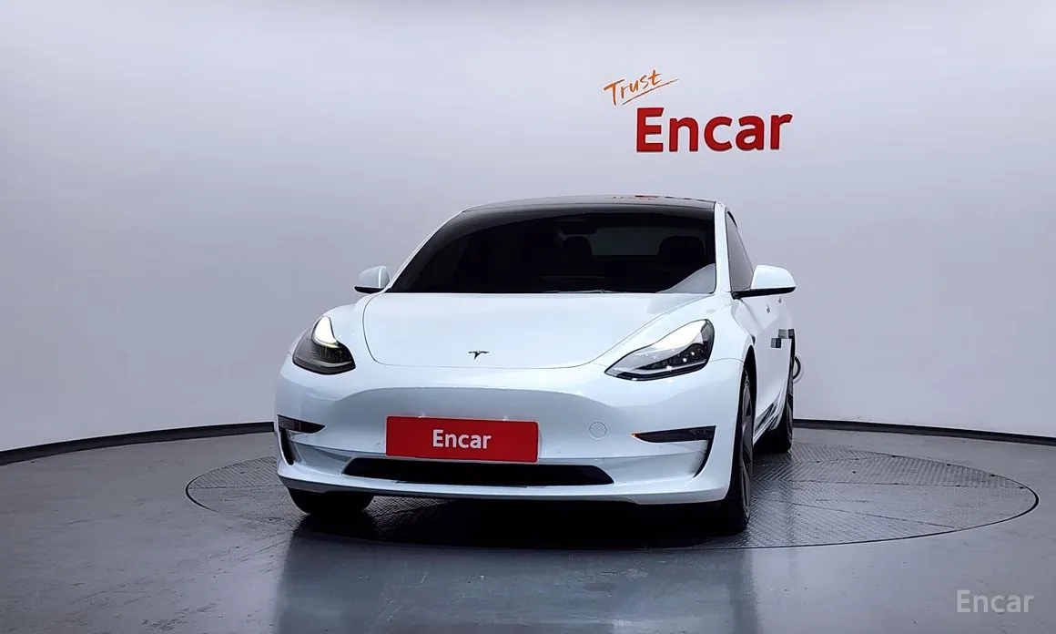 Фото 3 - Tesla Model 3