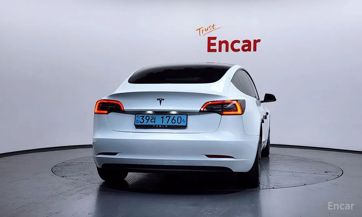 Фото 4 - Tesla Model 3