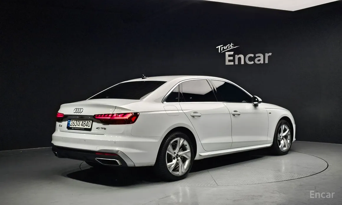 Фото 2 - Audi A4