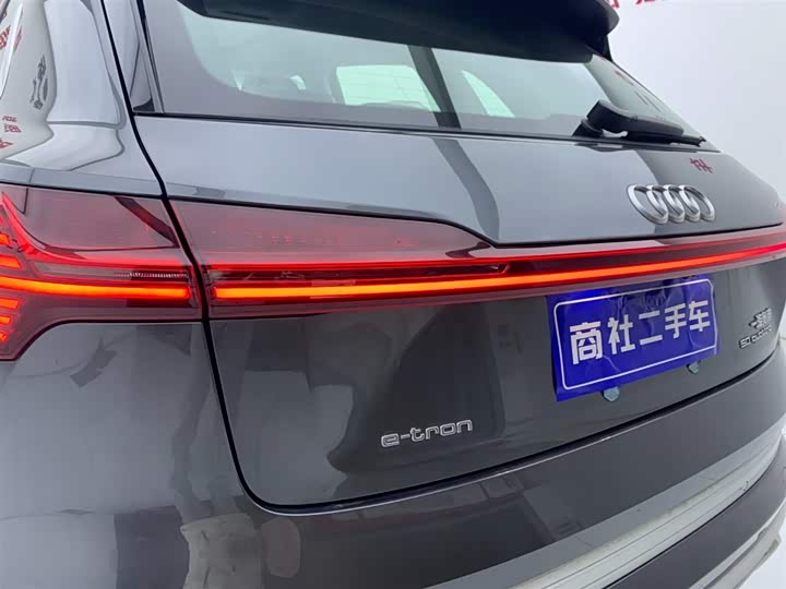 Фото 8 - Audi e-tron