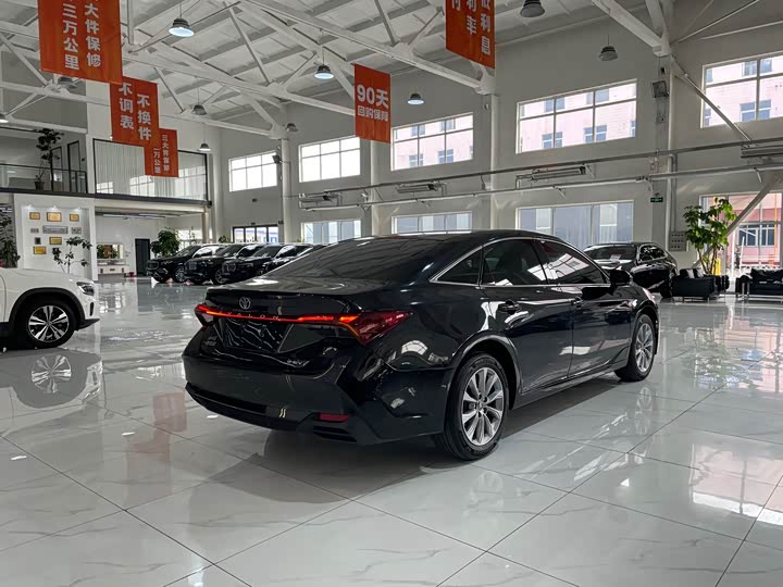 Фото 6 - Toyota Avalon