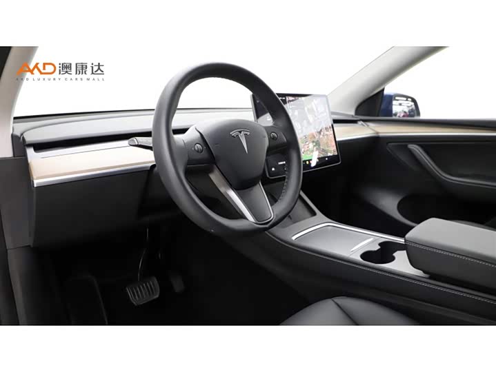 Photo 6 - Tesla Model Y