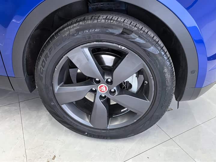 Фото 6 - Jaguar E-Pace