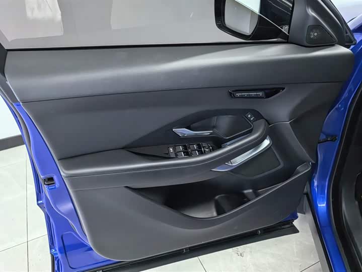 Фото 7 - Jaguar E-Pace