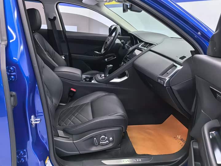 Фото 8 - Jaguar E-Pace