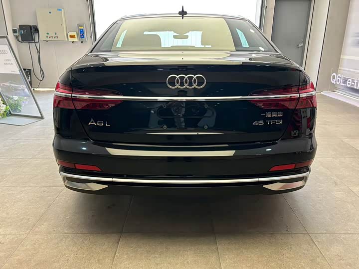 Фото 3 - Audi A6L