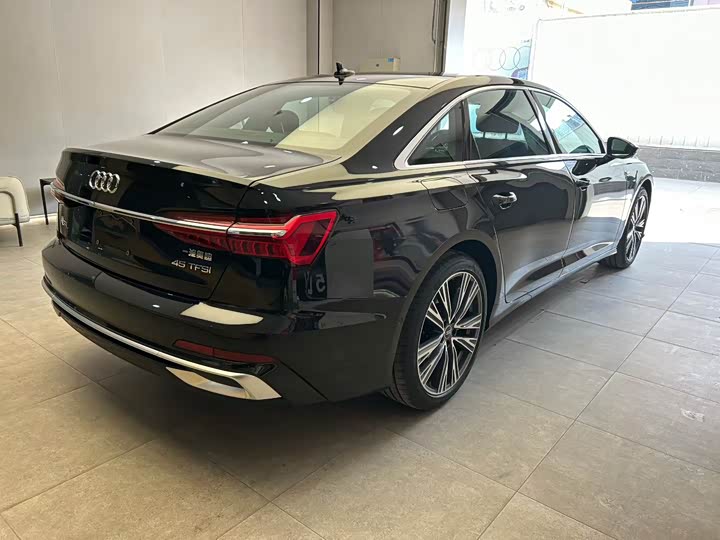 Фото 4 - Audi A6L