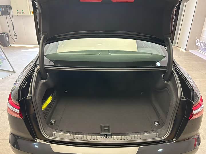 Фото 5 - Audi A6L