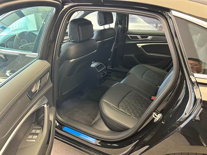 Фото 7 - Audi A6L