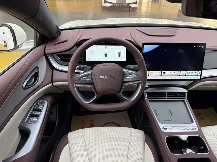 Photo 8 - BYD Seal 07 DM-i Hybrid