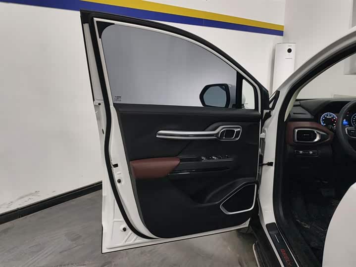 Фото 7 - Geely Okavango