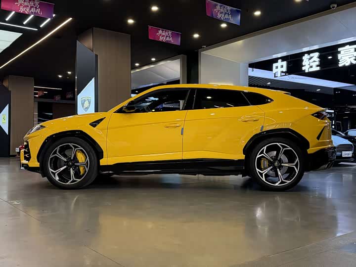 Фото 2 - Lamborghini Urus