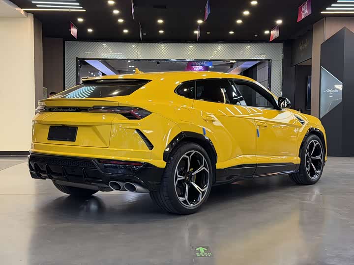 Фото 3 - Lamborghini Urus