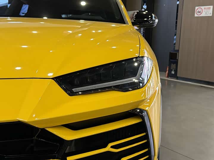 Фото 5 - Lamborghini Urus