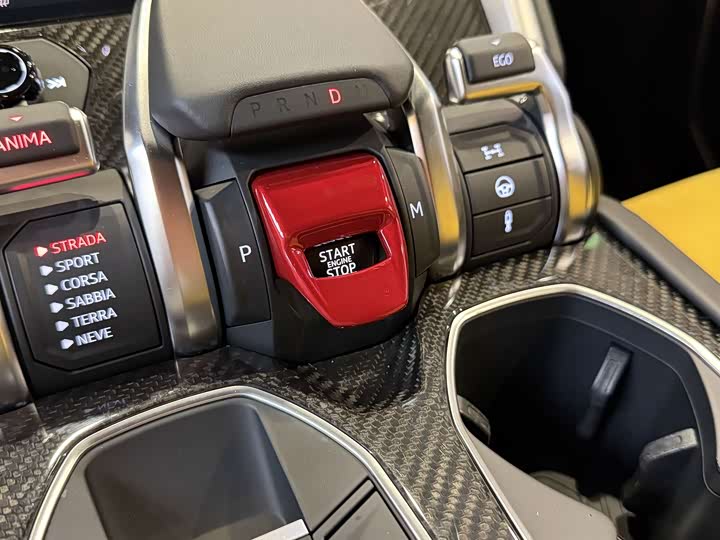 Фото 9 - Lamborghini Urus