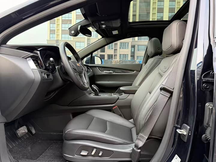Photo 5 - Cadillac XT5