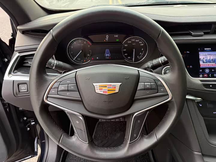 Photo 6 - Cadillac XT5