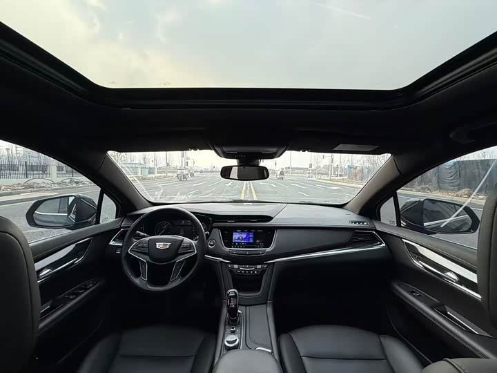 Photo 8 - Cadillac XT5