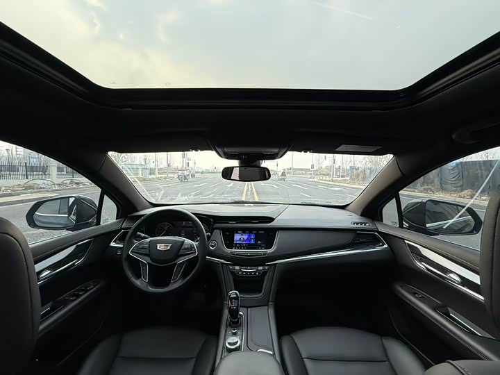 Photo 9 - Cadillac XT5