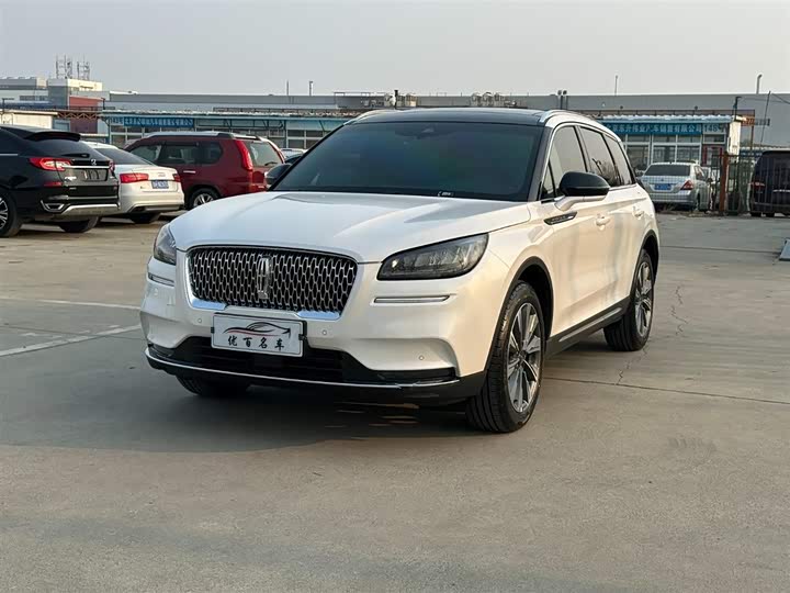 Фото 1 - Lincoln Corsair