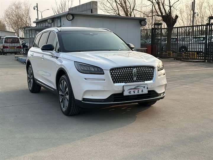 Фото 3 - Lincoln Corsair