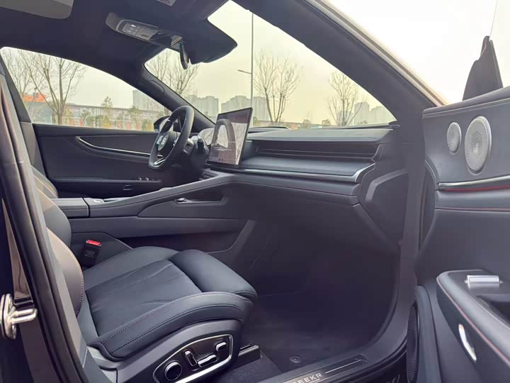 Фото 7 - Zeekr 001