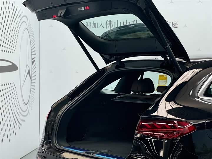 Photo 3 - Mercedes-Benz EQE SUV