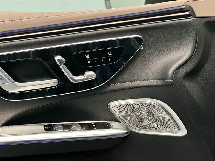 Photo 8 - Mercedes-Benz EQE SUV