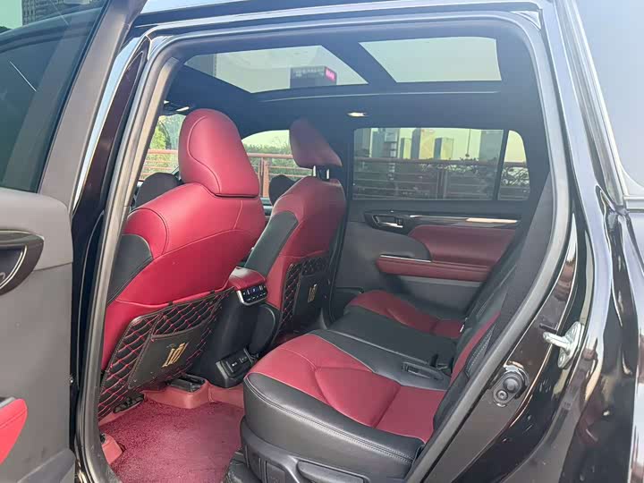 Photo 9 - Toyota Crown Kluger