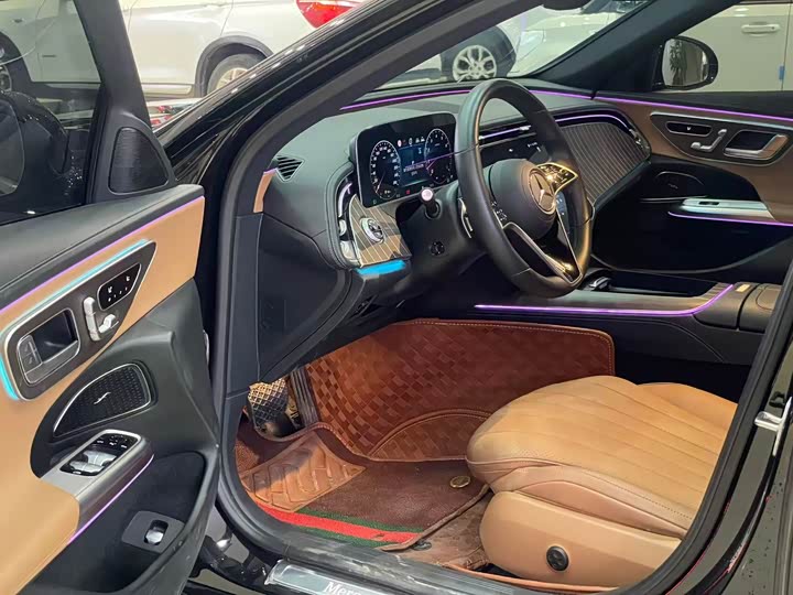 Фото 3 - Mercedes-Benz E-Class