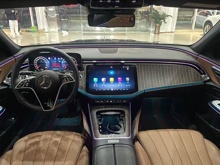 Фото 5 - Mercedes-Benz E-Class