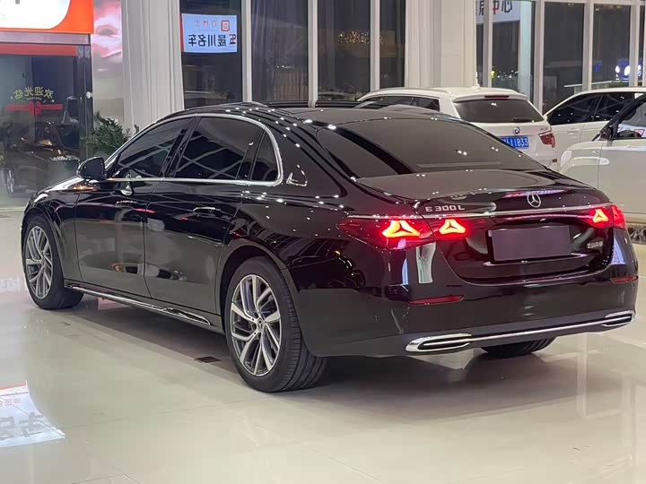 Фото 8 - Mercedes-Benz E-Class