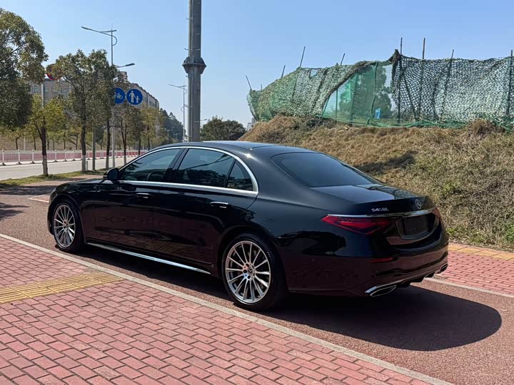 Photo 8 - Mercedes-Benz S-Class