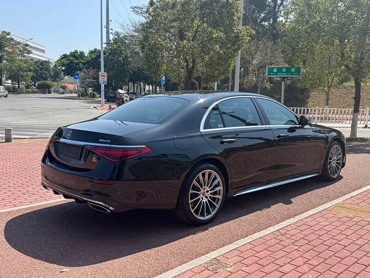 Photo 9 - Mercedes-Benz S-Class