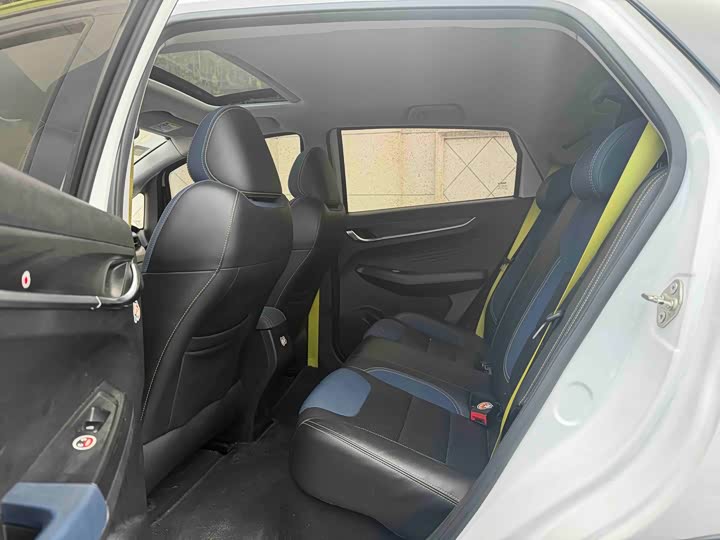 Фото 7 - Geely Geometry EX3