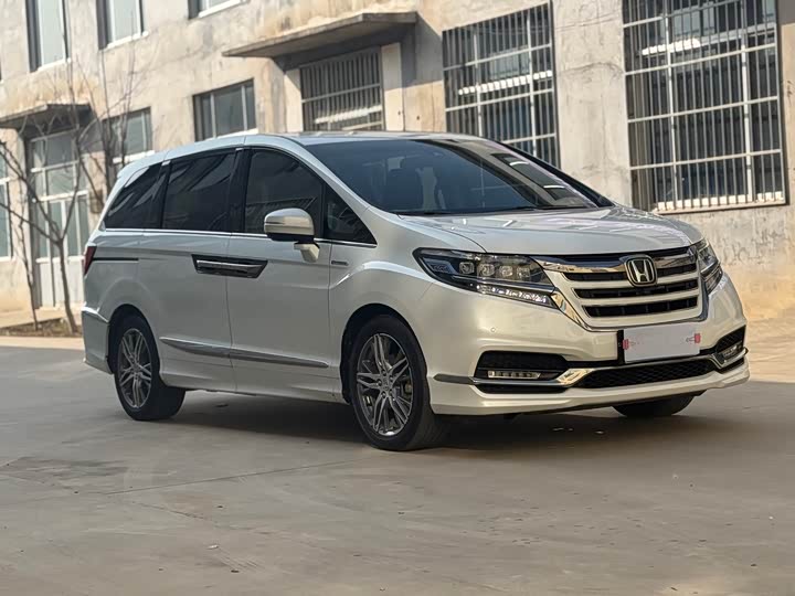 Фото 1 - Honda Elysion