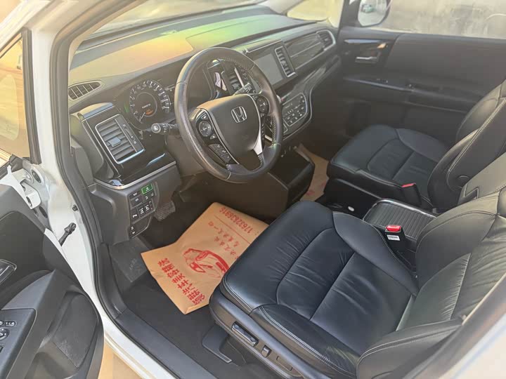 Фото 4 - Honda Elysion