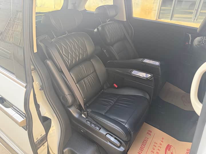 Фото 6 - Honda Elysion