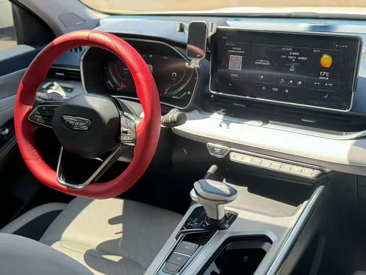 Фото 4 - Geely Preface