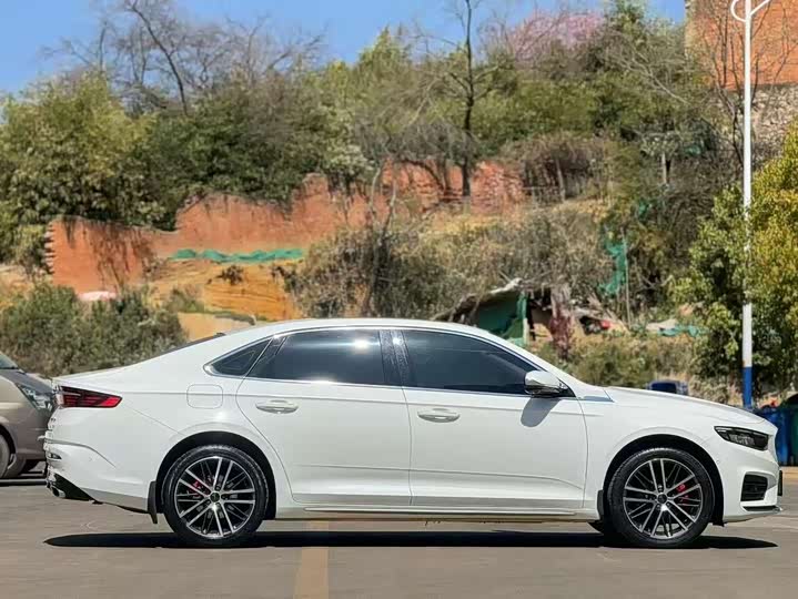 Фото 7 - Geely Preface