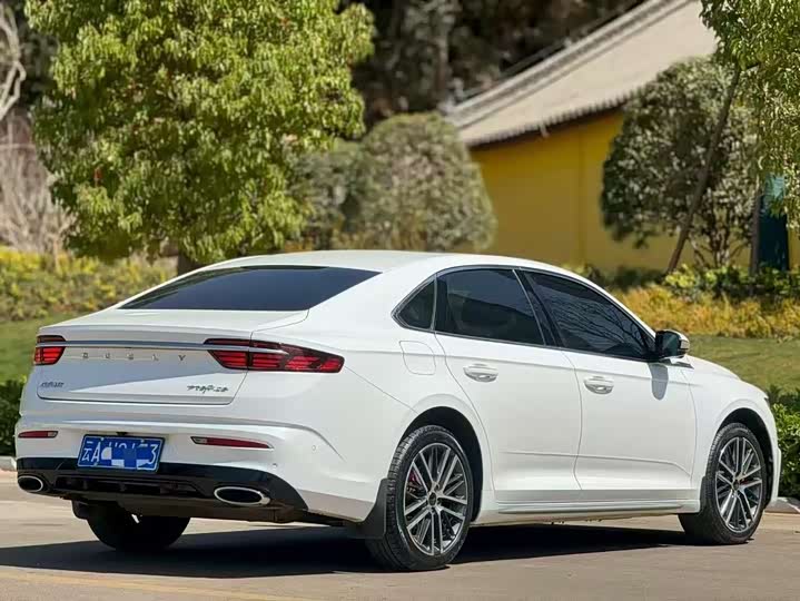 Фото 8 - Geely Preface