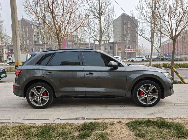 Фото 7 - Audi Q5L