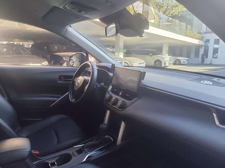 Фото 8 - Toyota Corolla Cross