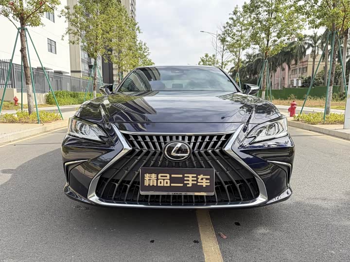 Фото 3 - Lexus ES