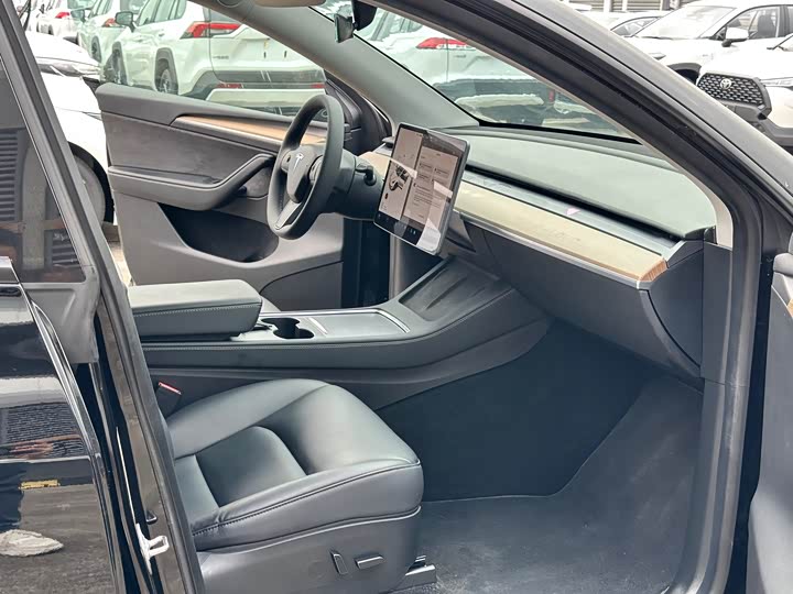 Фото 3 - Tesla Model Y