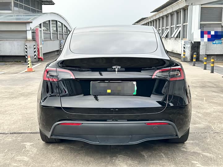 Фото 8 - Tesla Model Y