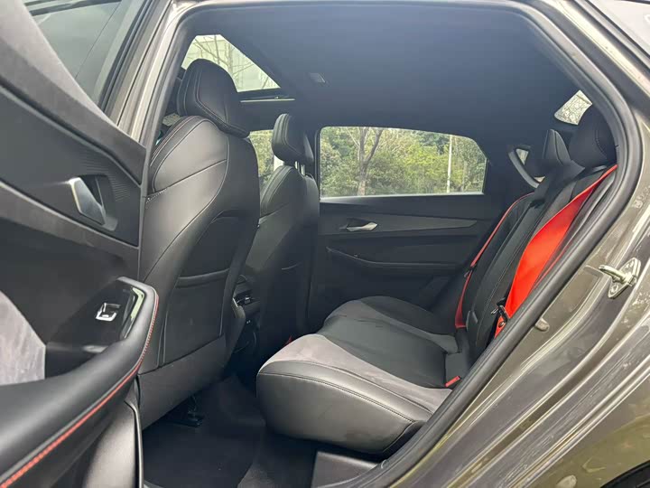 Фото 8 - Geely Binrui