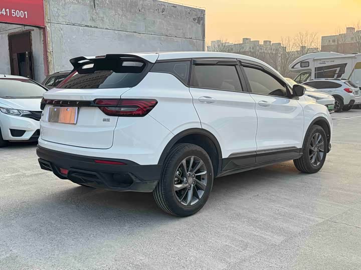 Фото 4 - Geely Coolray